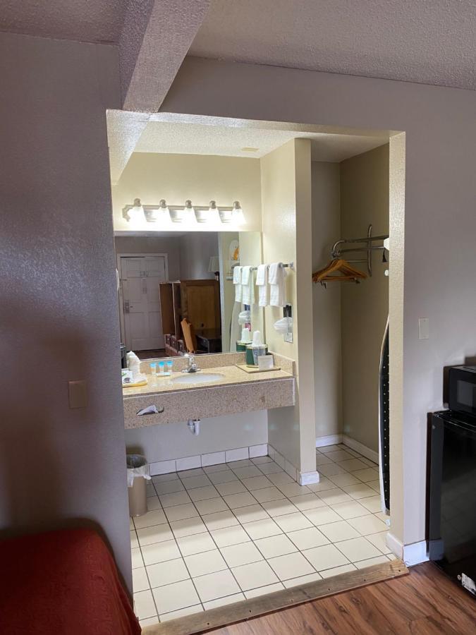 Atlantic Shores Inn And Suites Chincoteague Extérieur photo