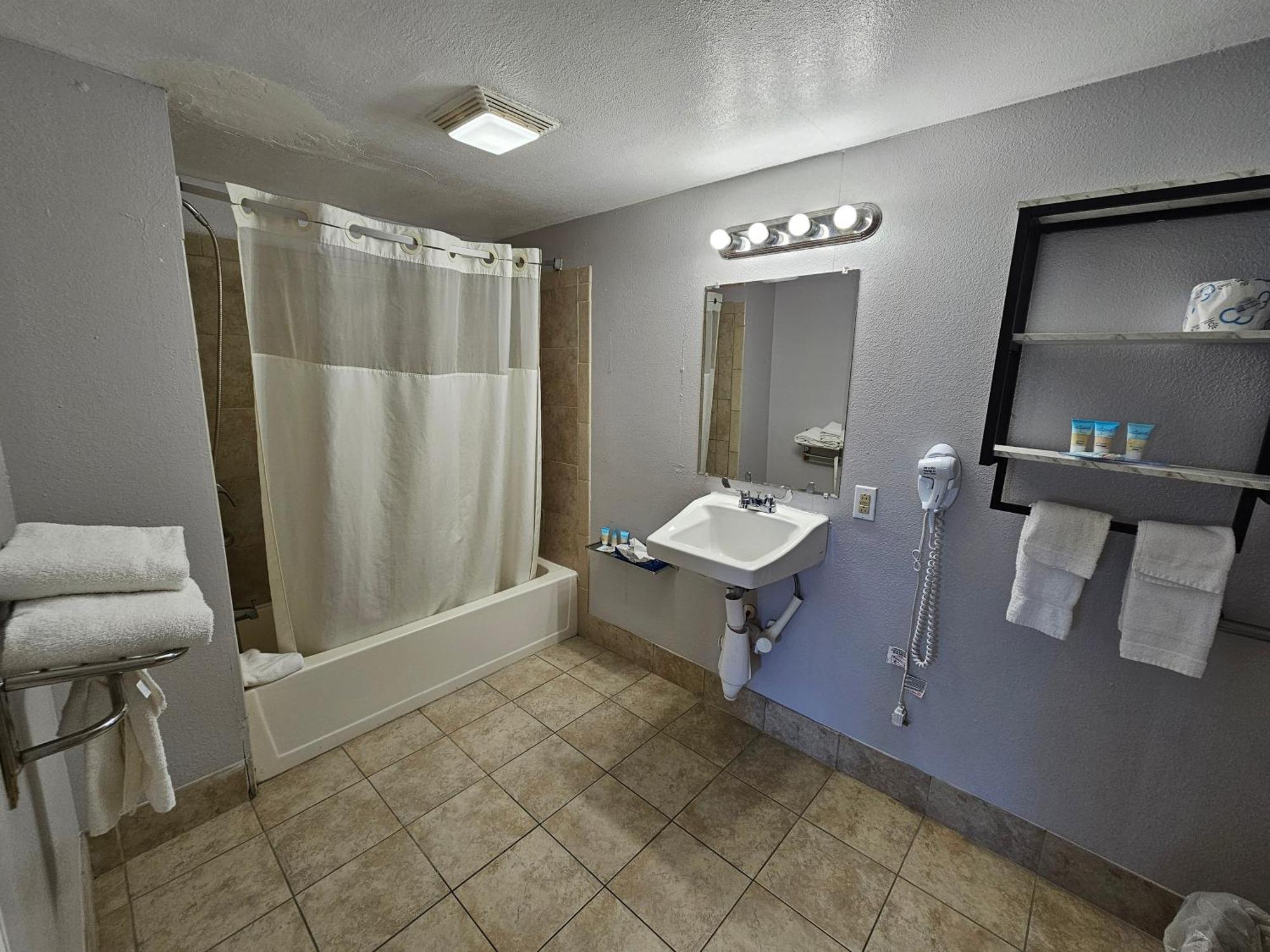Atlantic Shores Inn And Suites Chincoteague Extérieur photo