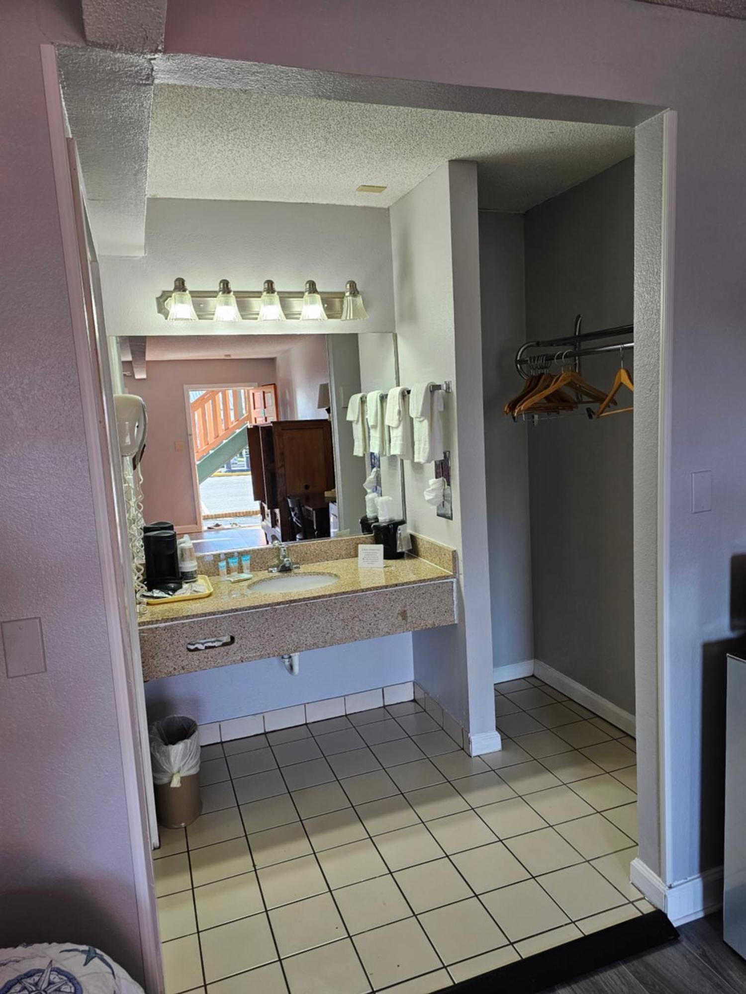 Atlantic Shores Inn And Suites Chincoteague Extérieur photo