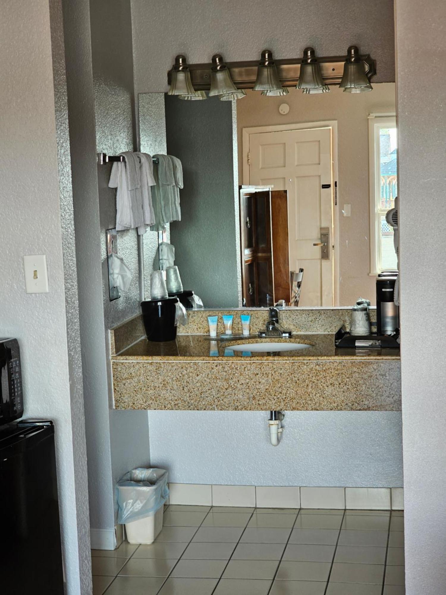 Atlantic Shores Inn And Suites Chincoteague Extérieur photo